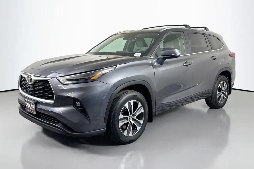 2023 Toyota Highlander XLE photo 1