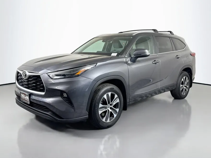 2023 Toyota Highlander XLE photo 1