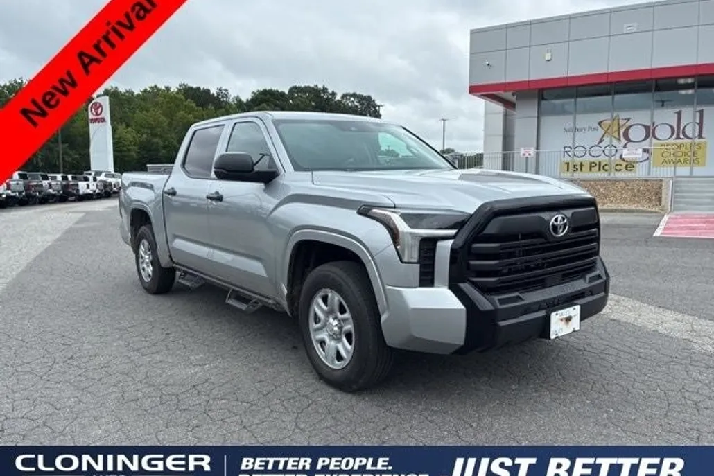 2024 Toyota Tundra SR CrewMax photo 1
