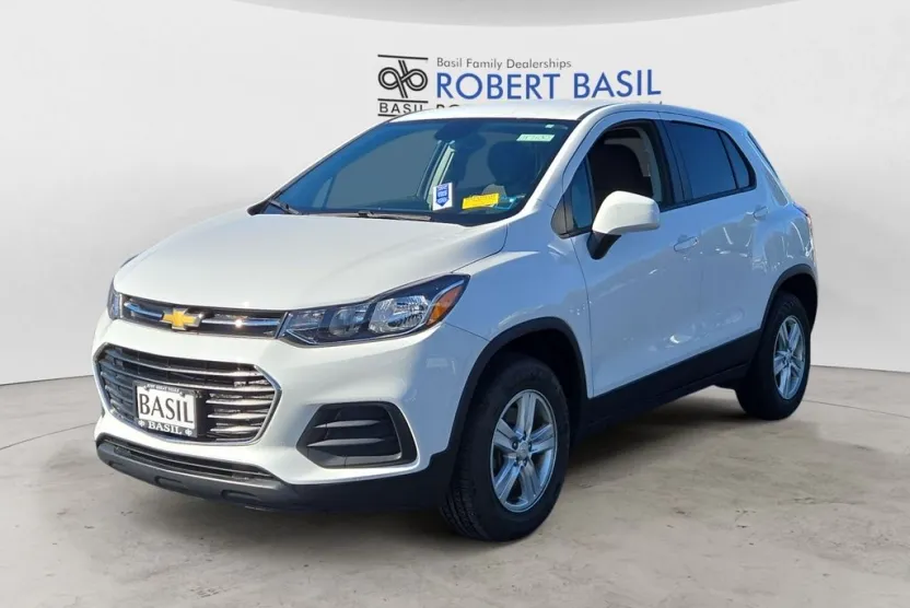 2022 Chevrolet Trax LS photo 1