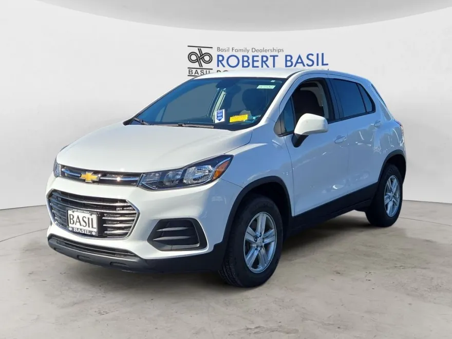 2022 Chevrolet Trax LS photo 1