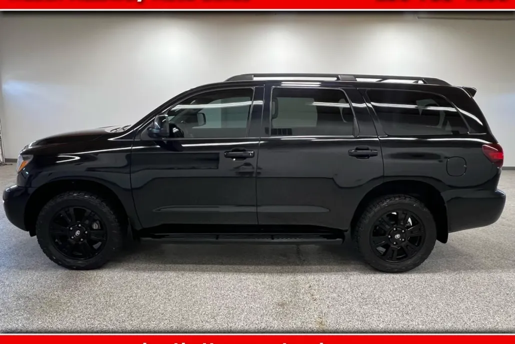 2019 Toyota Sequoia SR5 photo 1