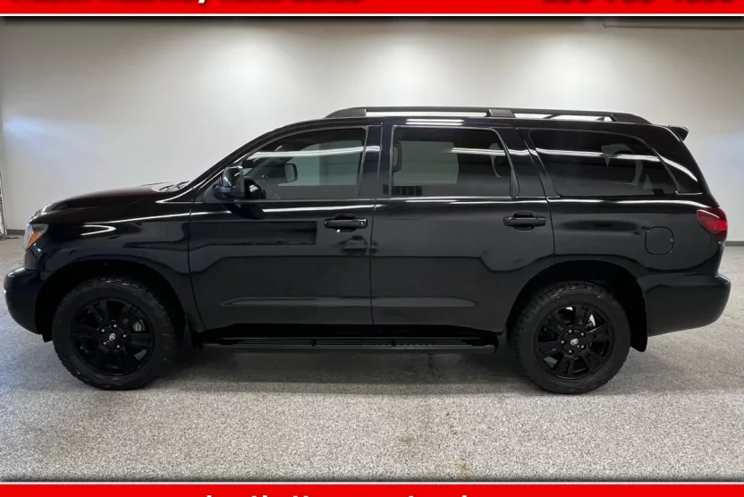 2019 Toyota Sequoia SR5 photo 1