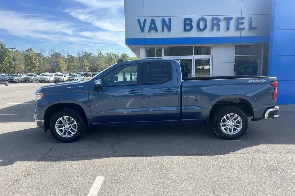 2024 Chevrolet Silverado 1500 LT2 photo 1
