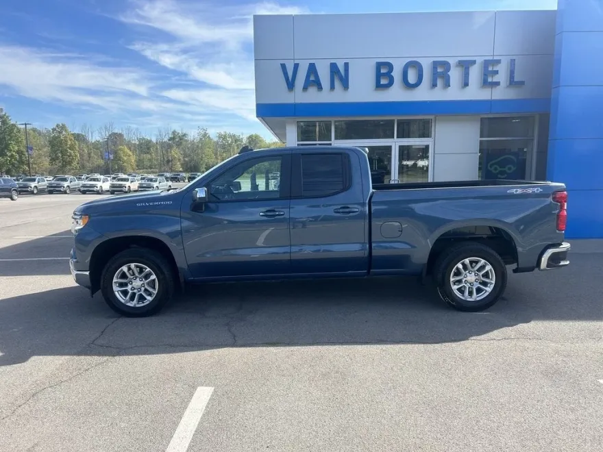 2024 Chevrolet Silverado 1500 LT2 photo 1