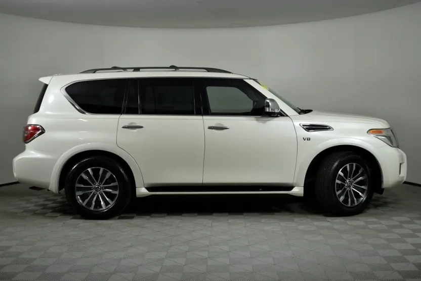 2017 Nissan Armada SL photo 1
