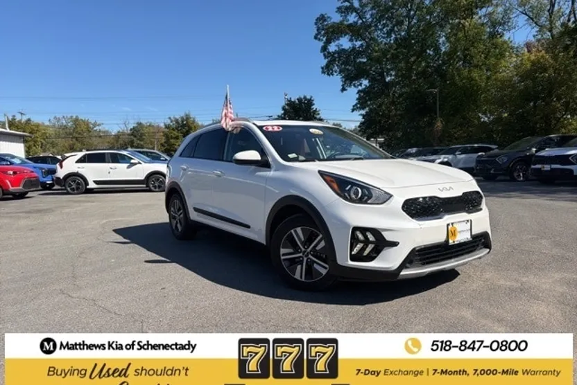2022 Kia Niro LXS photo 1