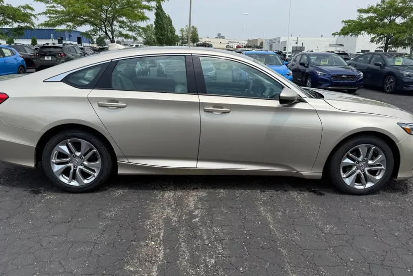 2018 Honda Accord LX 1.5T photo 1
