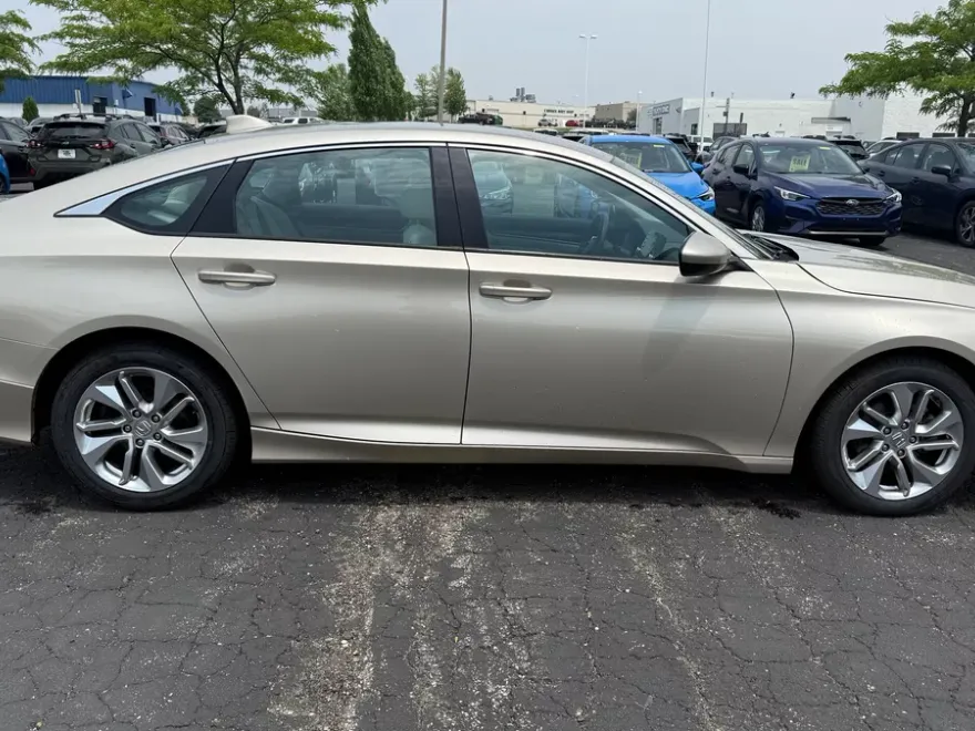 2018 Honda Accord LX 1.5T photo 1