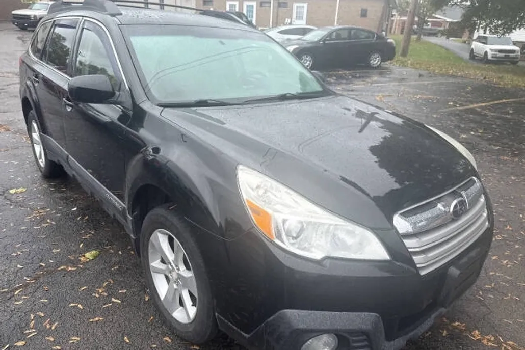 2014 Subaru Outback 2.5i Premium photo 1
