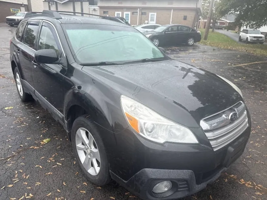 2014 Subaru Outback 2.5i Premium photo 1