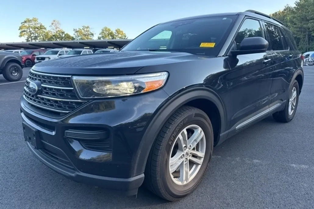 2024 Ford Explorer XLT photo 1
