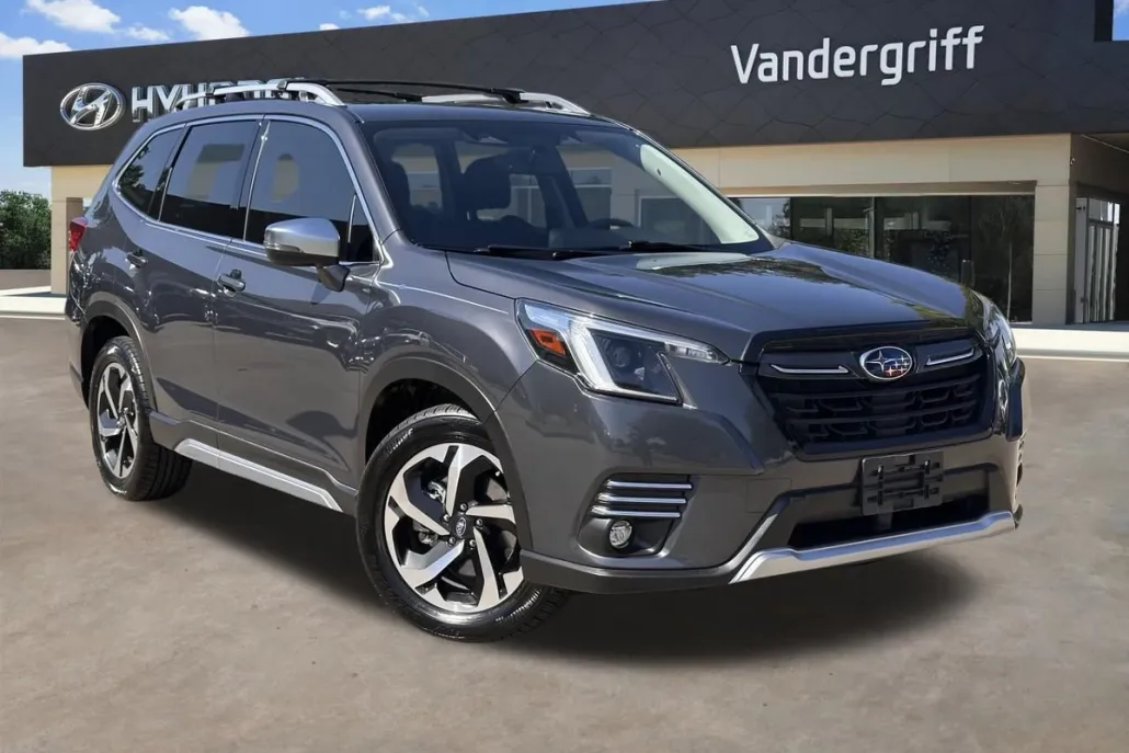 2023 Subaru Forester Touring photo 1