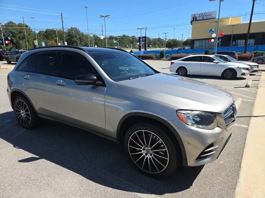 2019 Mercedes Benz GLC 300 photo 1