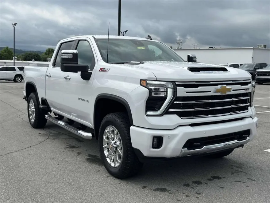 2025 Chevrolet Silverado 2500HD LT photo 1