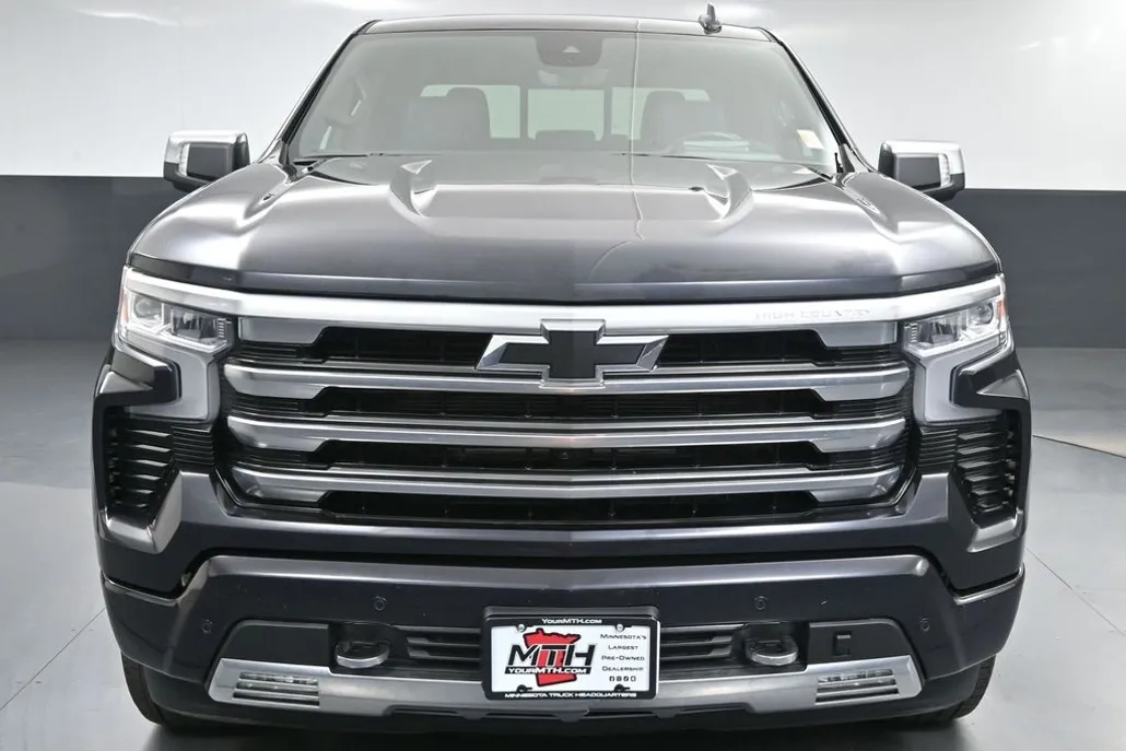 2024 Chevrolet Silverado 1500 High Country photo 1
