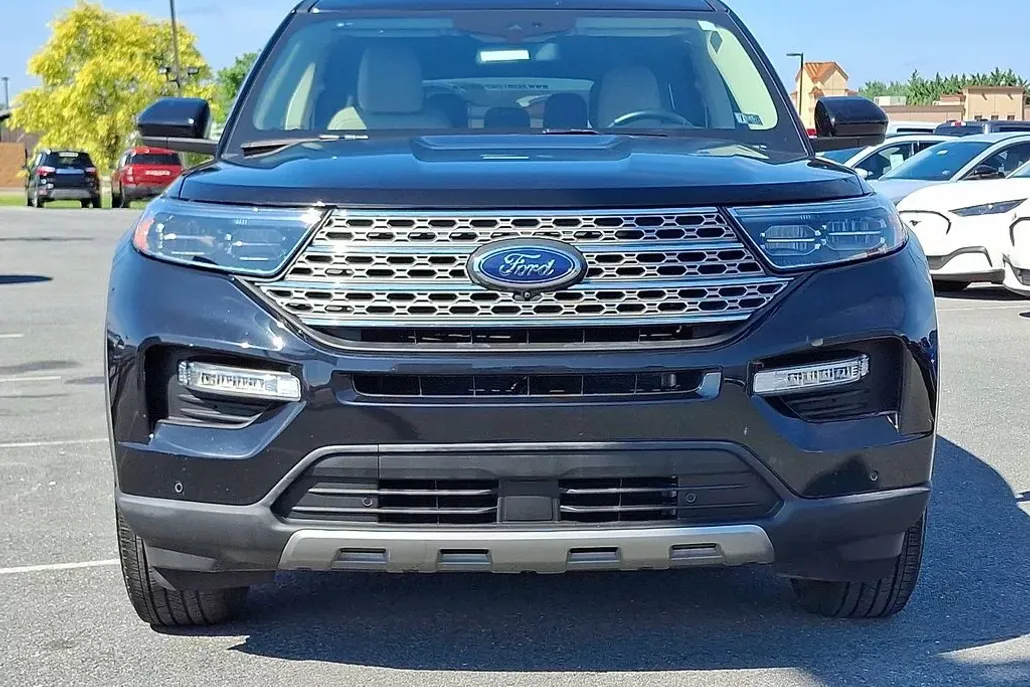 2023 Ford Explorer Limited photo 1