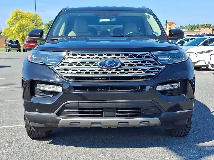 2023 Ford Explorer Limited photo 1