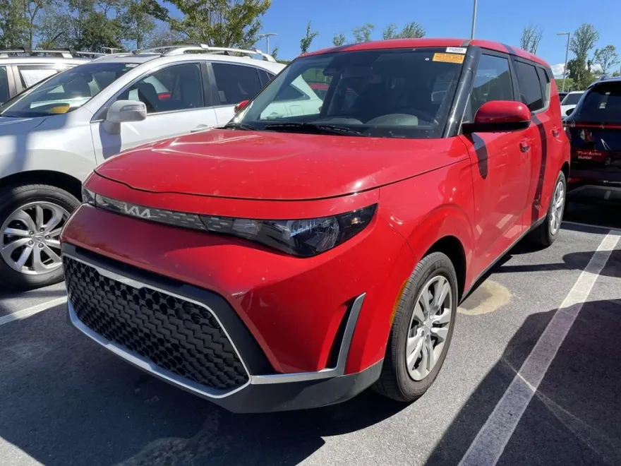 2023 Kia Soul LX photo 1