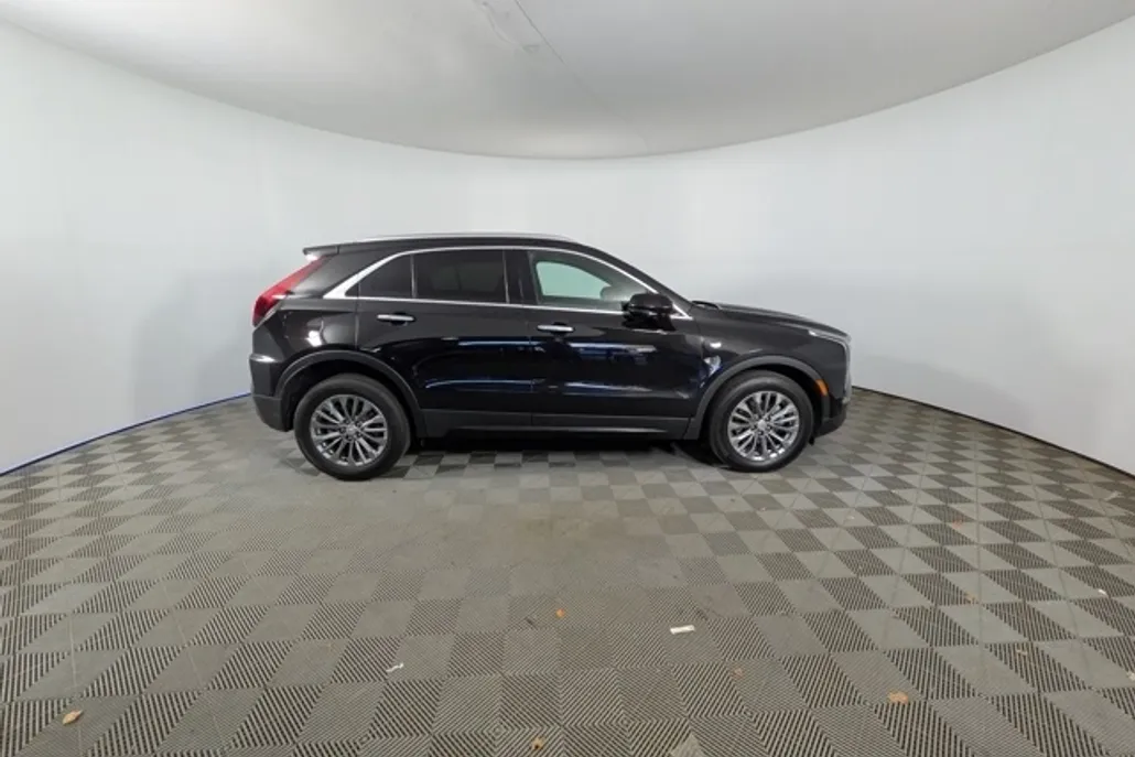 2024 Cadillac XT4 Premium Luxury photo 1