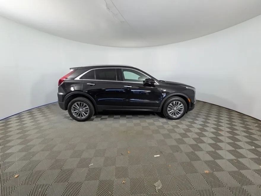 2024 Cadillac XT4 Premium Luxury photo 1