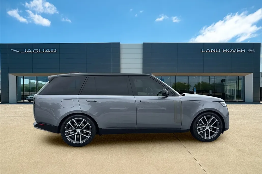 2025 Land Rover Range Rover SE photo 1