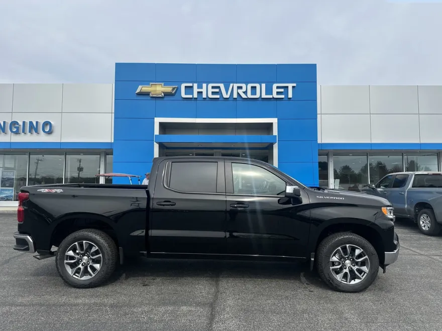 2025 Chevrolet Silverado 1500 LT photo 1