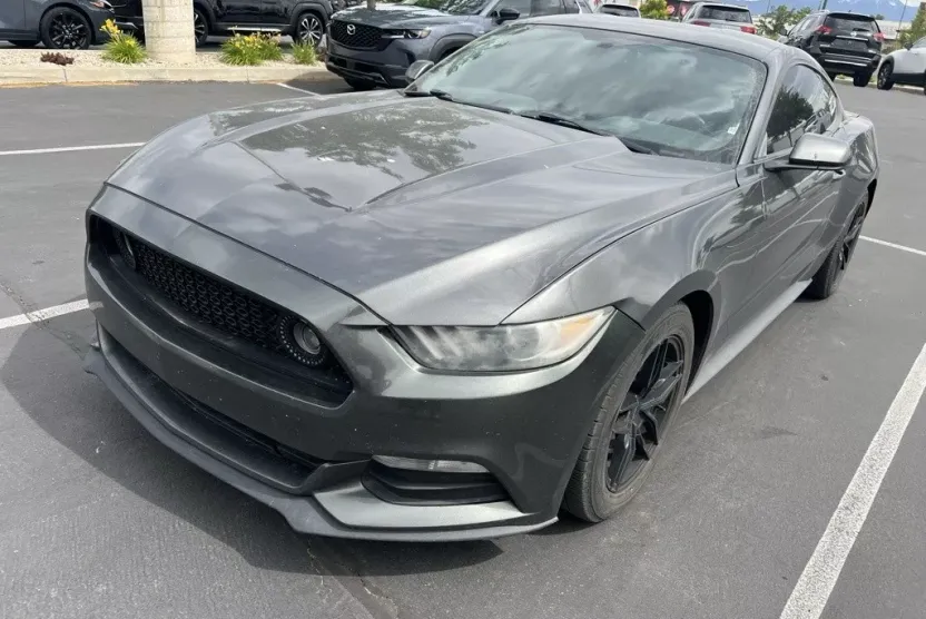 2015 Ford Mustang V6 photo 1