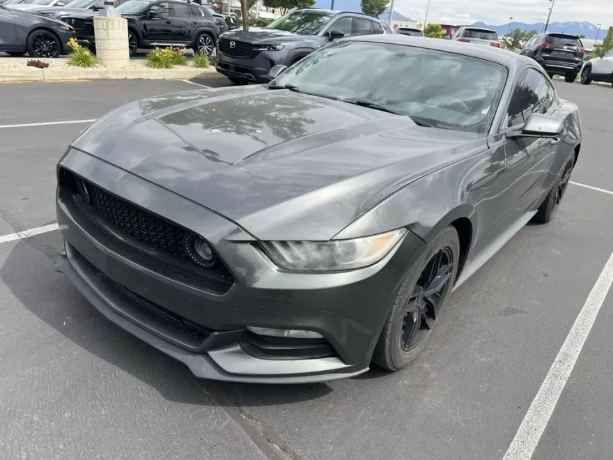 2015 Ford Mustang V6 photo 1
