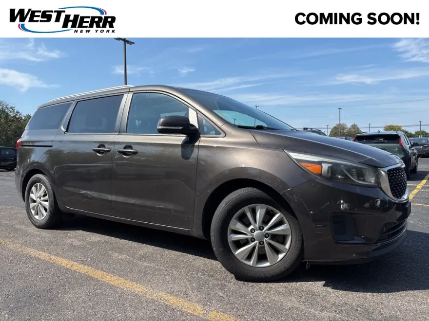 2017 Kia Sedona LX photo 1