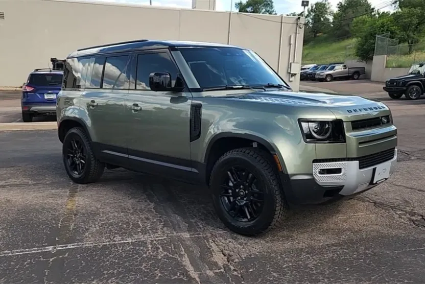 2025 Land Rover Defender 110 S photo 1