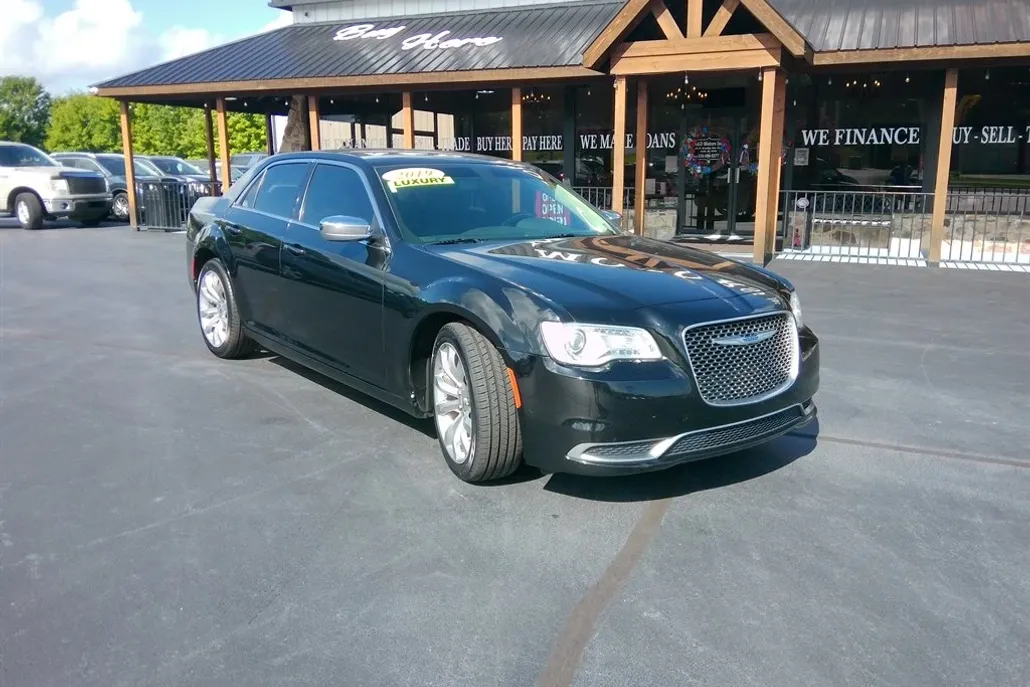 2019 Chrysler 300 LX photo 1