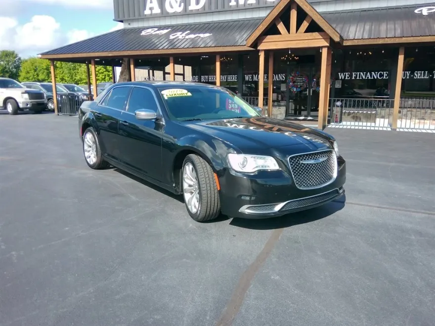 2019 Chrysler 300 LX photo 1