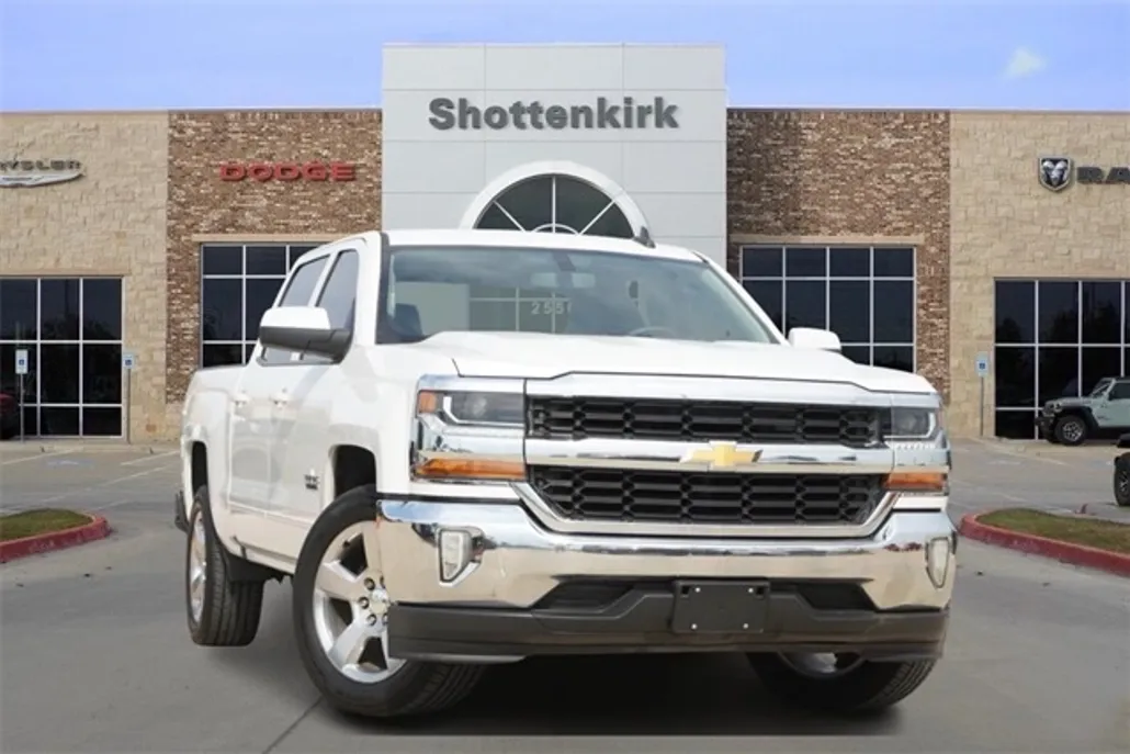 2018 Chevrolet Silverado 1500 LT photo 1