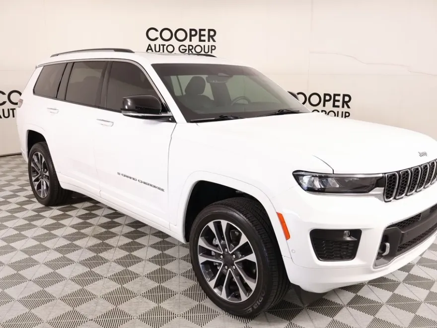 2024 Jeep Grand Cherokee Overland photo 1