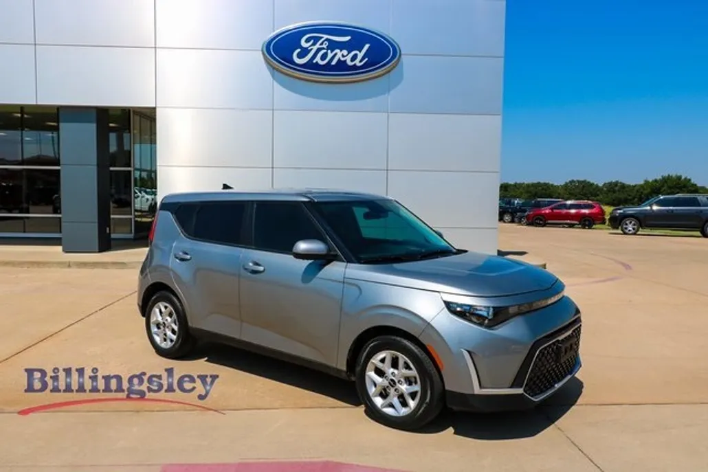 2024 Kia Soul LX photo 1
