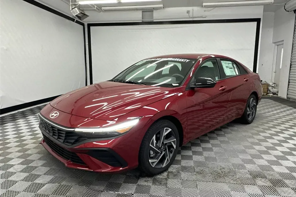 2025 Hyundai Elantra SEL Sport photo 1