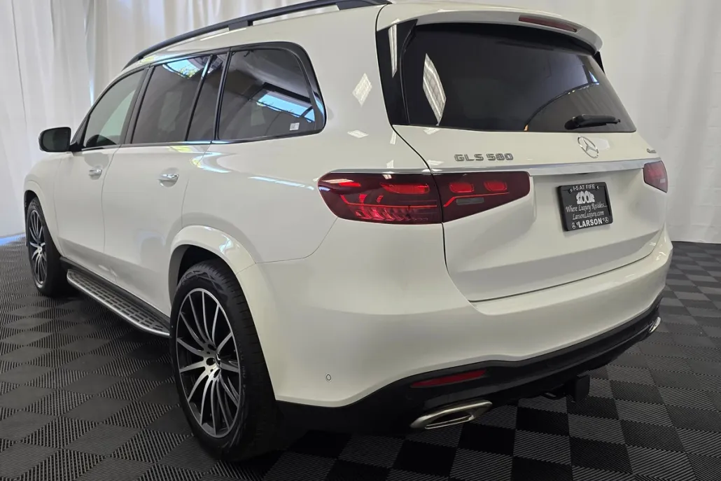 2025 Mercedes Benz GLS 580 4MATIC photo 1