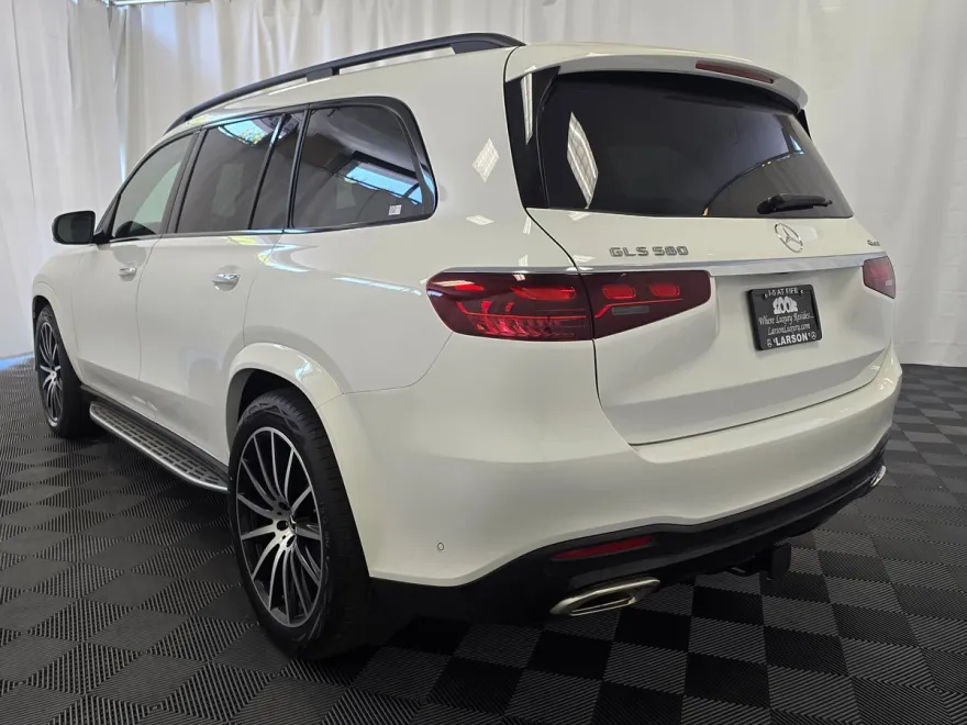 2025 Mercedes Benz GLS 580 4MATIC photo 1