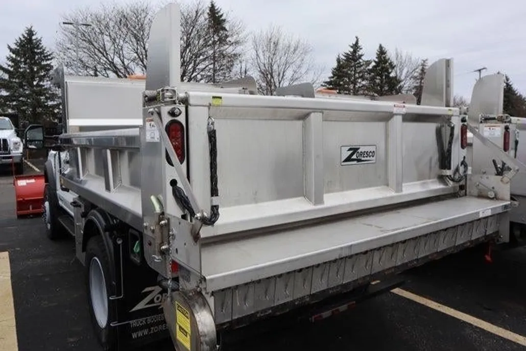 2024 Ford F-600 photo 1