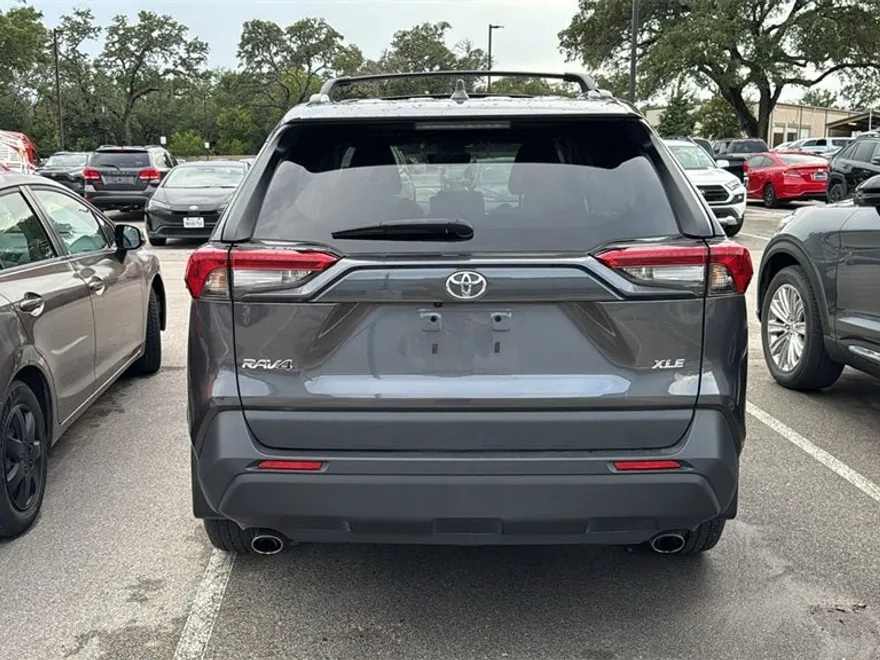 2023 Toyota RAV4 XLE Premium photo 1