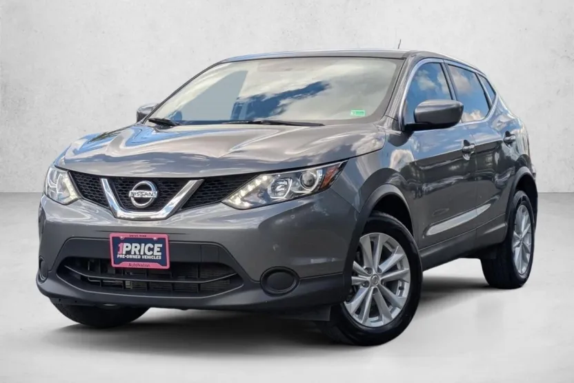 2017 Nissan Rogue Sport S photo 1