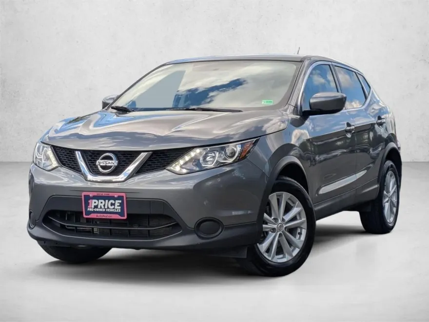 2017 Nissan Rogue Sport S photo 1