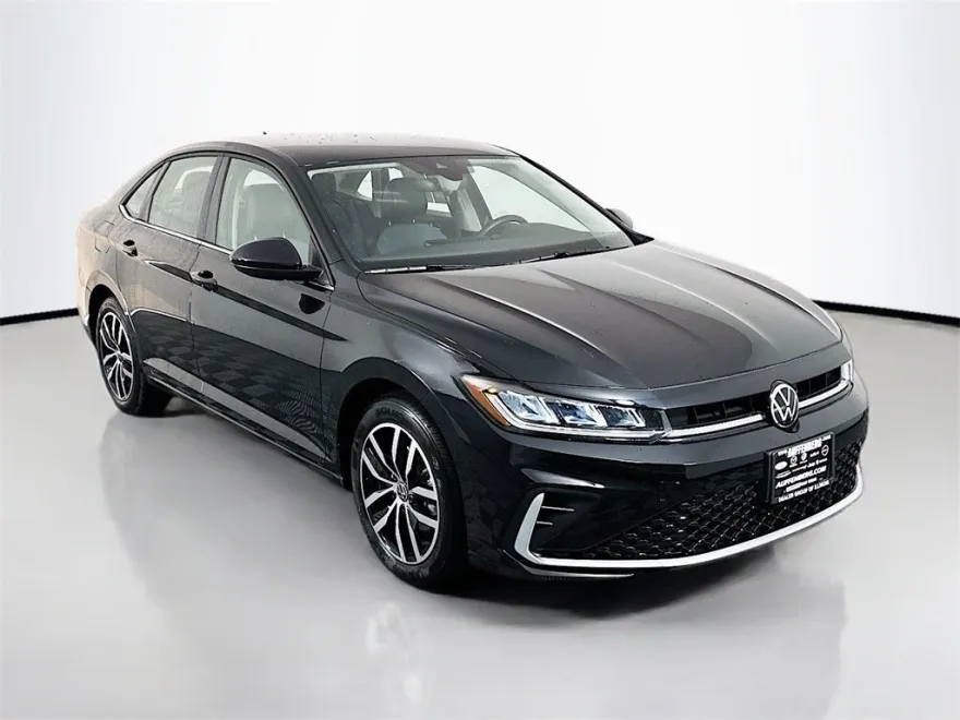 2025 Volkswagen Jetta SE photo 1