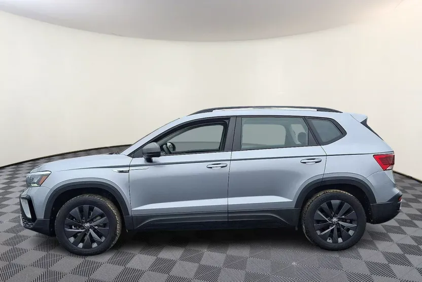 2022 Volkswagen Taos S photo 1