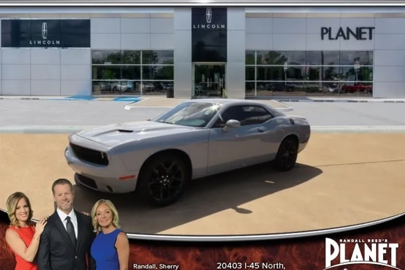 2020 Dodge Challenger SXT photo 1
