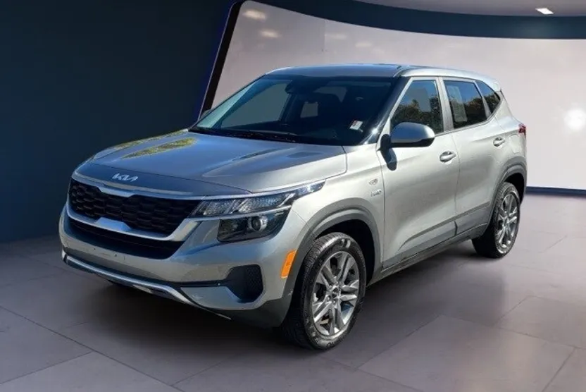 2023 Kia Seltos LX photo 1