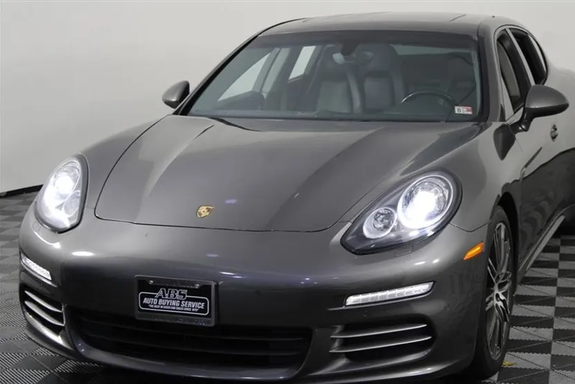 2015 Porsche Panamera Base photo 1
