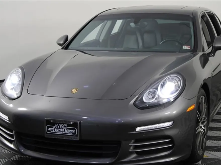 2015 Porsche Panamera Base photo 1
