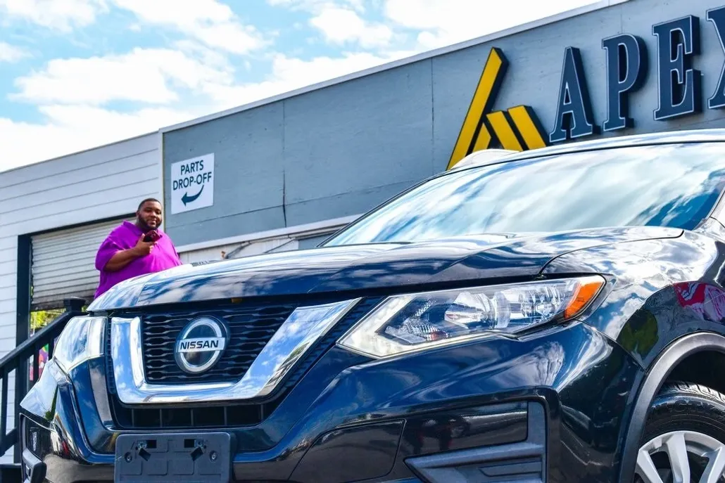 2018 Nissan Rogue SV photo 1